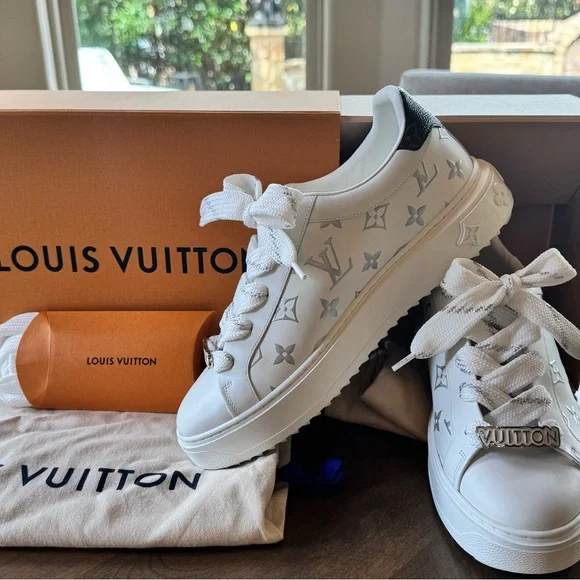 箱、袋付きLouis Vuitton スタッズ付きホワイトスニーカー361/2 Amazon | [ルイヴィトン] フロントローライン スニーカー モノグラム